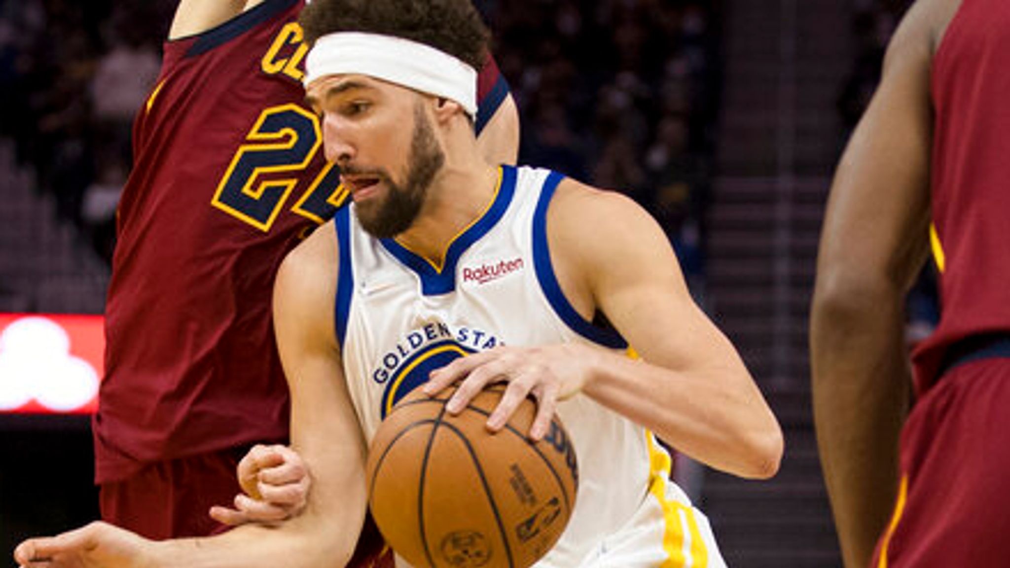 Watch: Warriors' Klay Thompson scores first attempt in return vs. Cavs