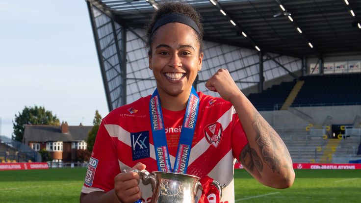 Picture by Allan McKenzie/SWpix.com - 10/10/2021 - Rugby League - Betfred Women's Super League Grand Final - St Helens v Leeds Rhinos - Emerald Headingley Stadium, Leeds, England - St Helens's Chantelle Crowl with the player of the match trophy after victory over Leeds.