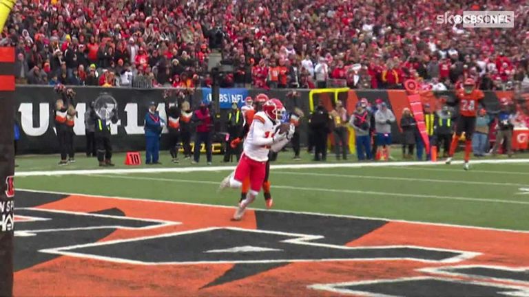 Demarcus Robinson, wide receiver of the Kansas City Chiefs, receives a pass from Mahomes TD from 29 yards to open the scoring against the Bengals