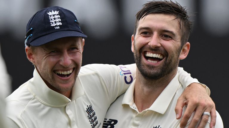 Mark Wood and Joe Root (Getty Images)