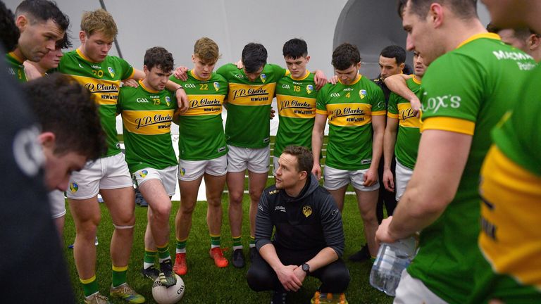 3 January 2022; Leitrim manager Andy Moran speaks to his players before the Connacht FBD League Preliminary Round match between Leitrim and Sligo at the NUI Galway Connacht GAA Air Dome in Bekan, Mayo. Photo by Ramsey Cardy/Sportsfile