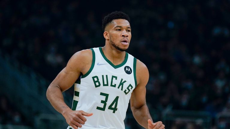 Mo Mooncey has backed Milwaukee to win at Charlotte this Saturday, while he expects Atlanta to triumph on the road against the Los Angeles Clippers on Sunday.