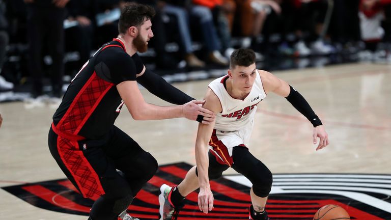 Highlights of the Miami Heat against the Portland Trail Blazers in week 12 of the NBA.
