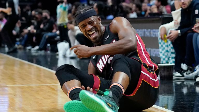 Miami&#39;s Jimmy Butler contributed 37 points, 10 assists and 14 rebounds, but the Heat still fell to defeat in overtime against the Toronto Raptors.