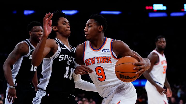 Highlights of the San Antonio Spurs against the New York Knicks in Week 13 of the NBA.