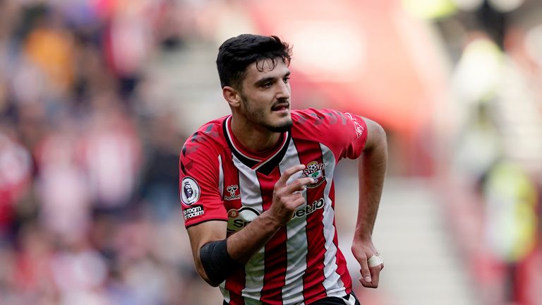 Southampton&#39;s Armando Broja in action during an English Premier League match against Leeds United