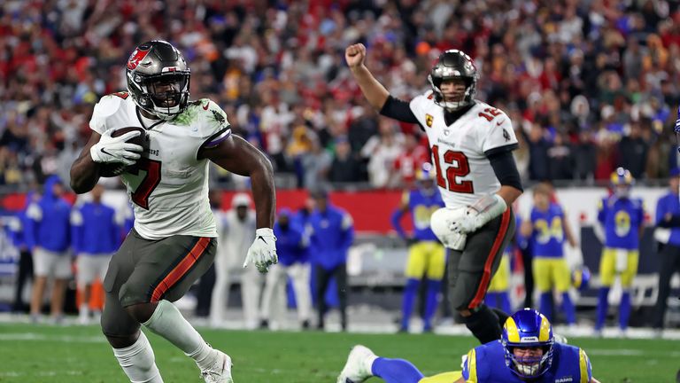 Tampa Bay Buccaneers running back Leonard Fournette (7) runs 9-yards for a touchdown against the Los Angeles Rams during the second half of an NFL divisional round playoff football game Sunday, Jan. 23, 2022, in Tampa, Fla.