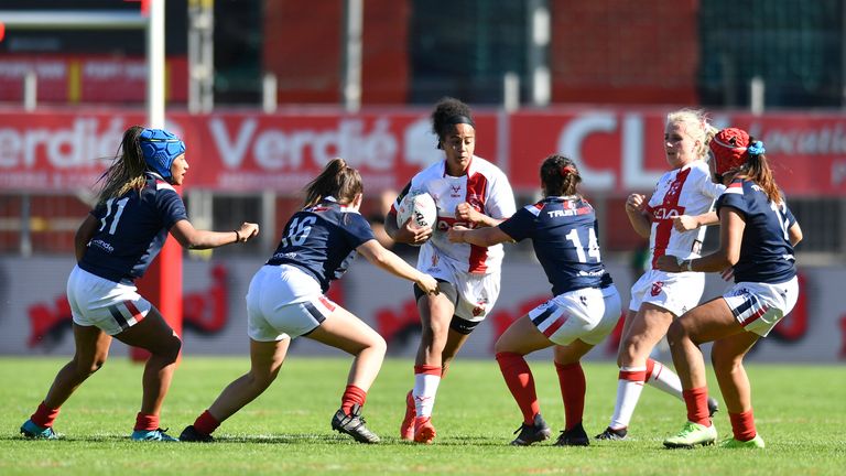 Picture by Will Palmer/SWpix.com - 23/10/2021 - Rugby League - Women's International - France v England - Stade Gilbert Brutus, Perpignan, France - Chantelle Crowl of England is tackled by Fanny Ramos and In..s Legout of France