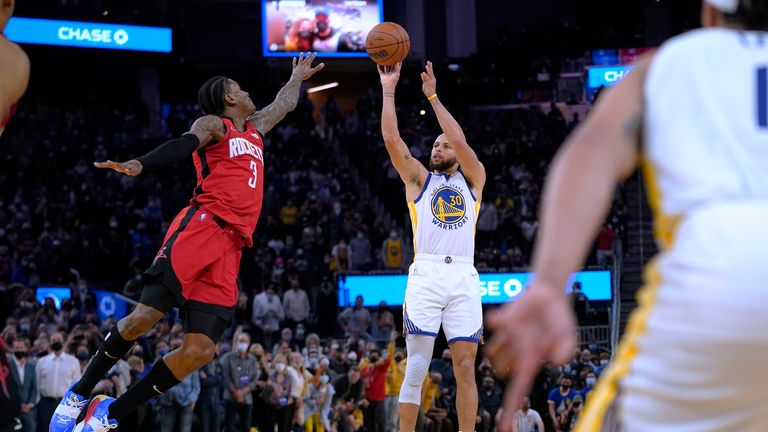Golden State Warriors guard Stephen Curry shoots the game-winning basket against Houston Rockets guard Kevin Porter Jr. at the buzzer of the second half