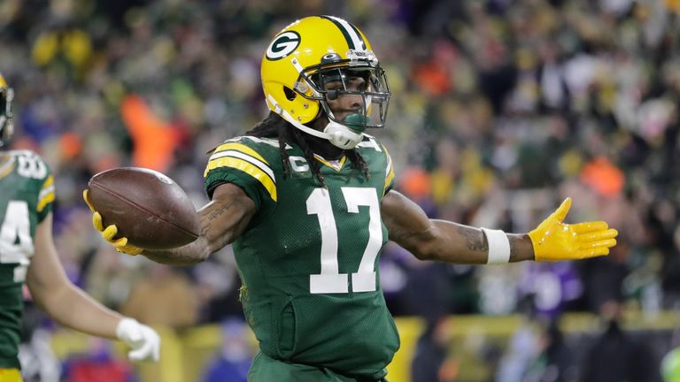 Green Bay Packers&#39; Davante Adams reacts after catching a touchdown against the Minnesota Vikings