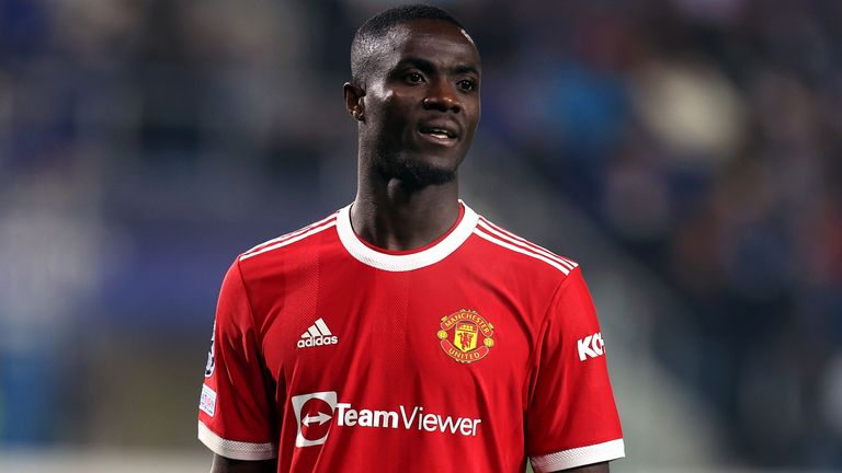 Eric Bailly del Manchester United durante el partido de la fase de grupos de la Champions League contra el Atalanta el 2 de noviembre de 2021