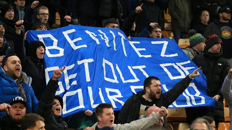 Everton fans express their feelings towards Benitez