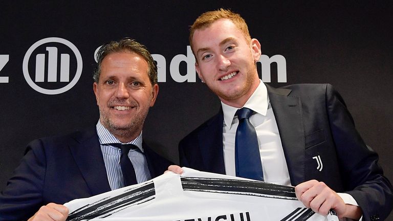 TURIN, ITALY - SEPTEMBER 18: Juventus player Dejan Kulusevski with Fabio Paratici during the unveiling press conference at Allianz Stadium on September 18, 2020 in Turin, Italy. (Photo by Daniele Badolato - Juventus FC/Juventus FC via Getty Images)