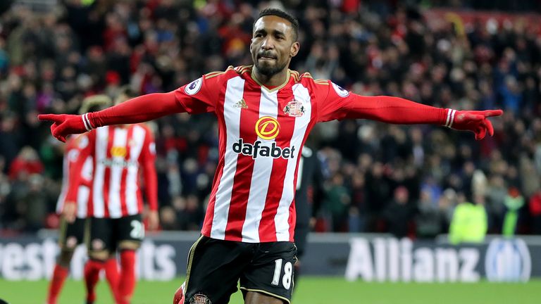 Sunderland&#39;s Jermain Defoe celebrates scoring his side&#39;s second goal of the game from the penalty spot during the Premier League match at the Stadium of Light, Sunderland.
