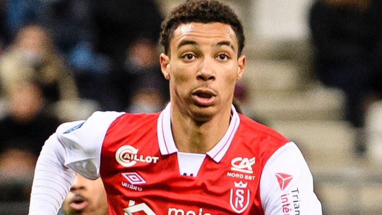 REIMS, FRANCE - DECEMBER 11: Hugo Ekitike of Reims in action during the Ligue 1 Uber Eats match between Stade de Reims and AS Saint-Etienne at Stade Auguste Delaune on December 11, 2021 in Reims, France. (Photo by Marcio Machado/Eurasia Sport Images/Getty Images)