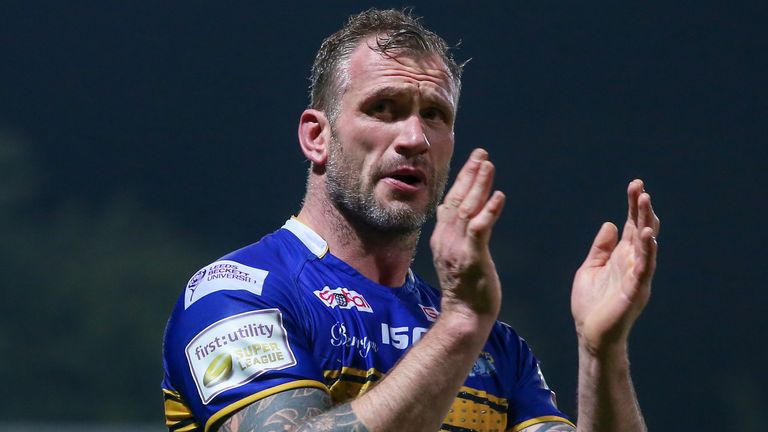 Picture by Alex Whitehead/SWpix.com - 02/10/2015 - Rugby League - First Utility Super League - Leeds Rhinos v St Helens - Headingley Carnegie Stadium, Leeds, England - Leeds&#39; Jamie Peacock thanks the fans at the end of the game.