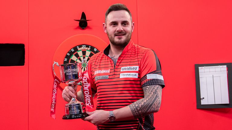 Ladbrokes Masters 2022: dedicates maiden TV title late mother after win over Dave Chisnall | Darts News | Sky Sports
