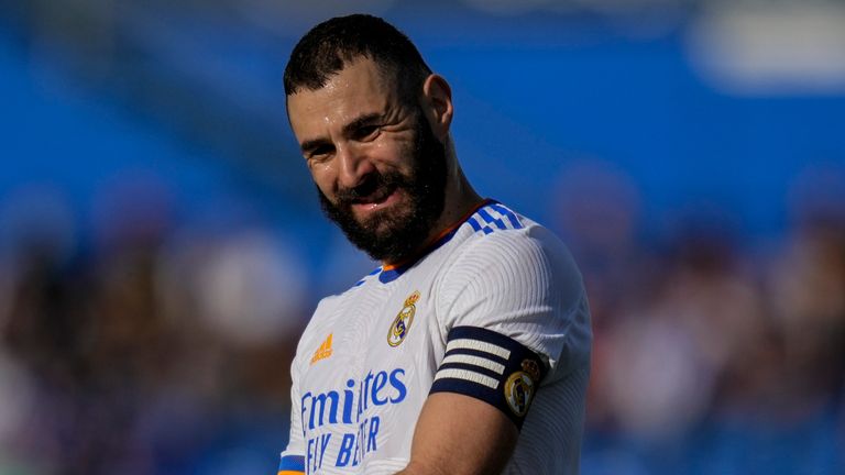Karim Benzema winces during Real Madrid's defeat