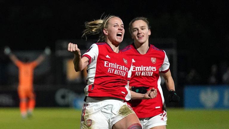 Beth Mead scores for Arsenal
