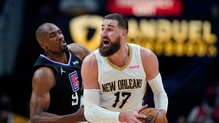 New Orleans Pelicans center Jonas Valanciunas (17) looks to pass against Los Angeles Clippers center Serge Ibaka (9) in the second half of an NBA basketball game in New Orleans, Thursday, Jan. 13, 2022. The Pelicans won 113-89. (AP Photo/Gerald Herbert)


