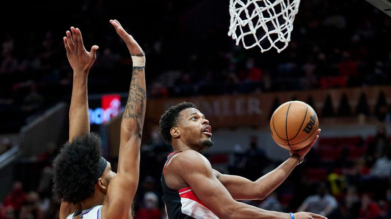 Portland Trail Blazers guard Dennis Smith Jr., right, shoots in front of Sacramento Kings forward Marvin Bagley III during the second half of an NBA basketball game in Portland, Ore., Sunday, Jan. 9, 2022. (AP Photo/Craig Mitchelldyer)


