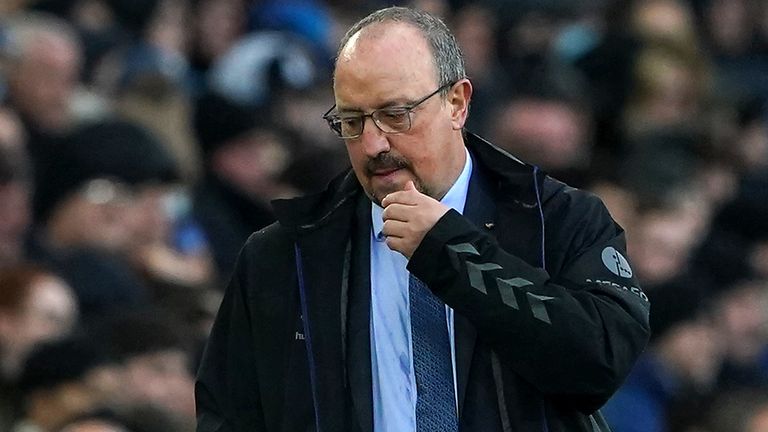 Rafa Benitez shows his frustration on the touchline