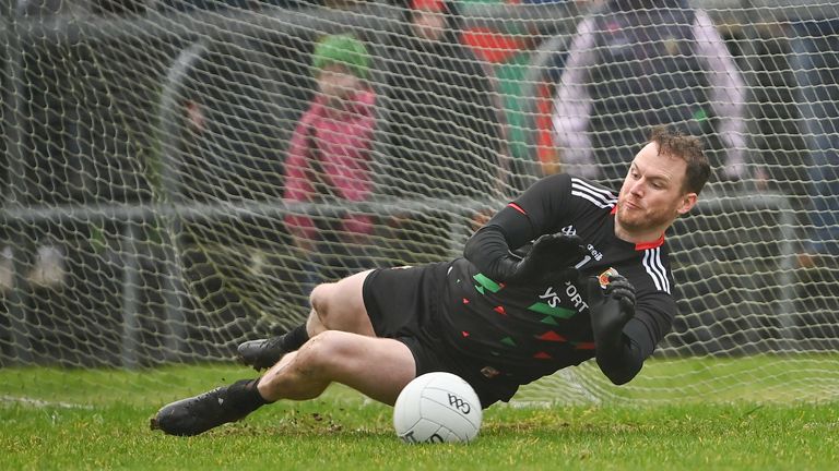 30 January 2022; Mayo goalkeeper Rob Hennelly saves a penalty from Patrick McBrearty of Donegal during the Allianz Football League Division 1 match between Mayo and Donegal at Markievicz Park in Sligo. Photo by Piaras .. M..dheach/Sportsfile