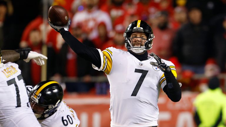 Pittsburgh Steelers quarterback Ben Roethlisberger throws a pass during the NFL wild-card playoff football game against the Kansas City Chief