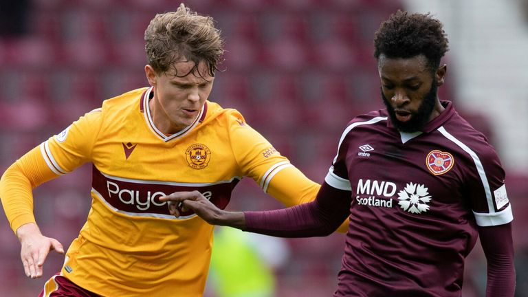 EDINBURGH, SCOTLAND - OCTOBER 02: Motherwell's Mark O'Hara (left) battles with Hearts' Beni Baningime during the cinch Premiership match between Heart of Midlothian and Motherwell at Tynecastle on October 02, 2021, in Edinburgh, Scotland. (Photo by Sammy Turner / SNS Group)