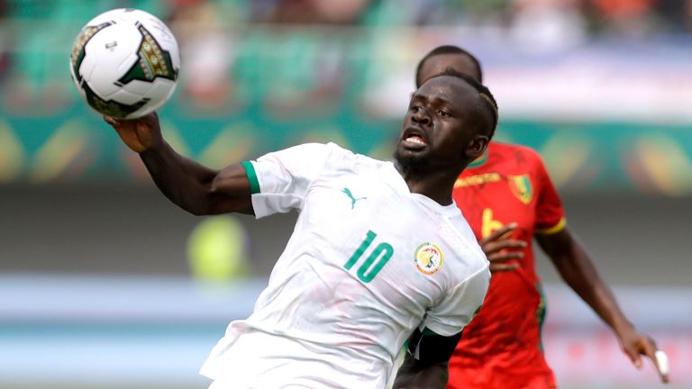 Senegals Kapitän Sadio Mane kontrolliert den Ball beim 0:0-Unentschieden seiner Mannschaft gegen Guinea