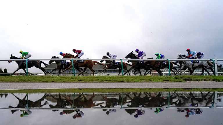 Viola (white, centre) and Muscutt on their way to victory at Lingfield in August 2020
