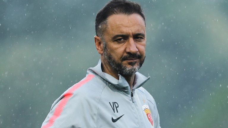 Head coach Vitor Pereira of China&#39;s Shanghai SIPG F.C. takes part in a training session before the eighth-final match against South Korea&#39;s Jeonbuk Hyundai Motors FC during the 2019 AFC Champions League in Shanghai, China, 18 June 2019. (Imaginechina via AP Images)