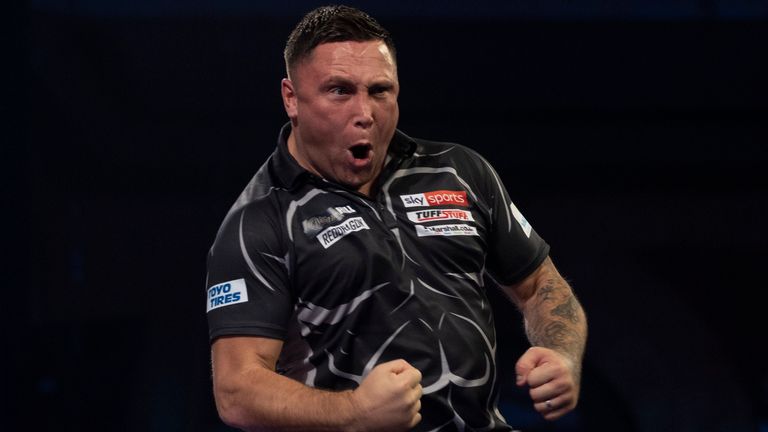 WILLIAM HILL WORLD DARTS CHAMPIONSHIP 2022.ALEXANDRA PALACE,.LONDON.PIC;LAWRENCE LUSTIG.QUARTER FINAL.GERWYN PRICE V MICHAEL SMITH.GERWYN PRICE IN  ACTION HIT A 9 DARTER