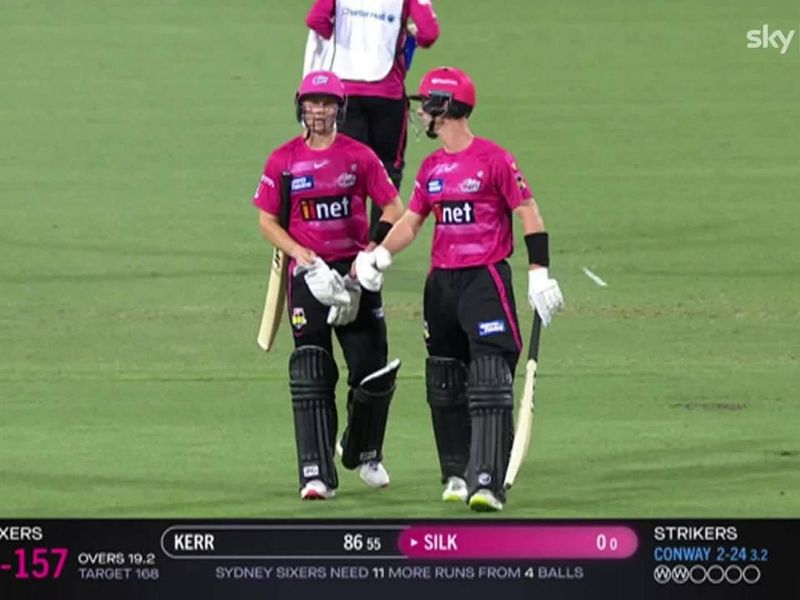 Sydney Sixers all-rounder Dan Christian offers 'free beers' for Big Bash  League final help, Cricket News