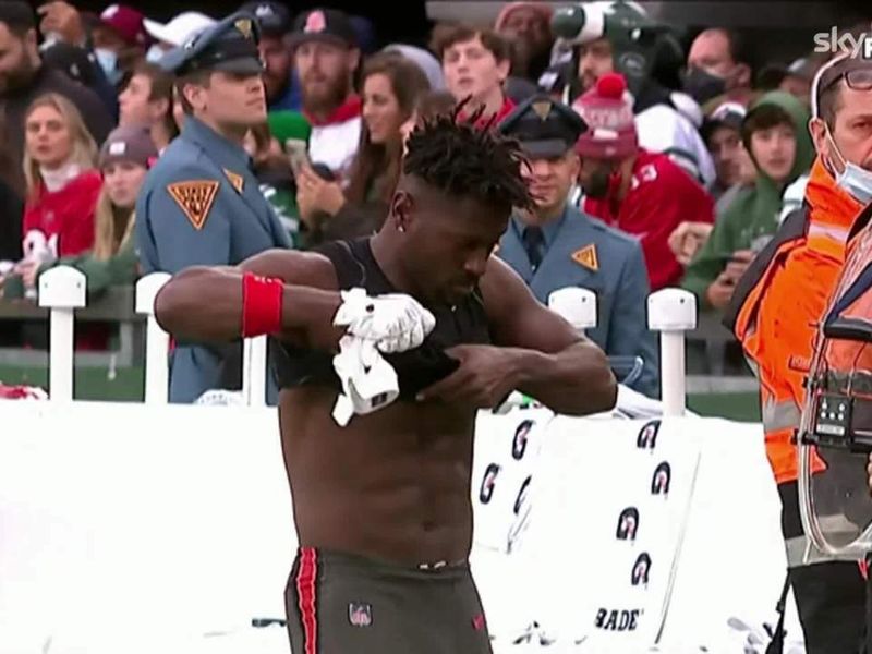 NFL's Antonio Brown Removes Jersey During Game Exit