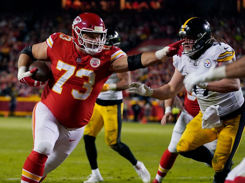 Patrick Mahomes throws 5 TDs to rout Steelers; Chiefs will host