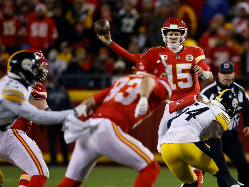 Mahomes throws 5 TDs, Chiefs hammer Cardinals 44-21