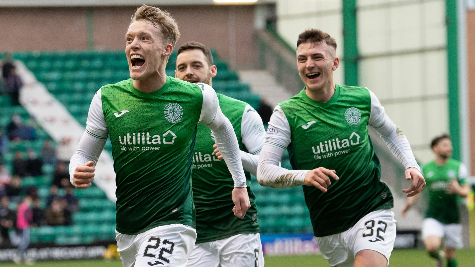 Hibernian 2-0 Ross County: Jake Doyle-Hayes dubbel helpt Hibs aan Schotse Premiership |  Voetbal Nieuws