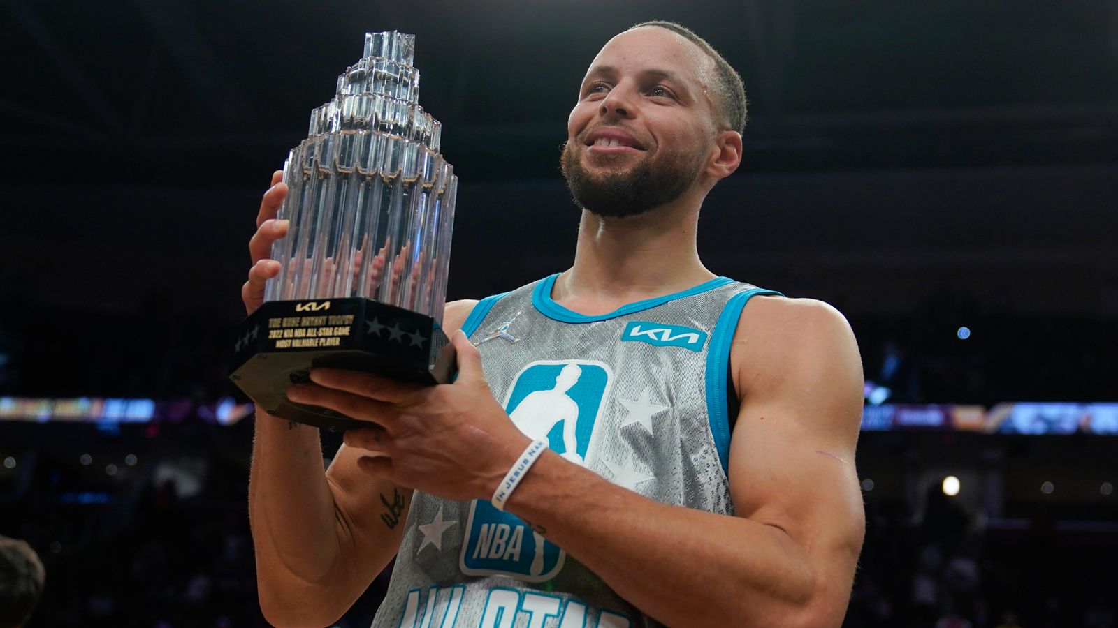 Stephen Curry wins AllStar MVP award with recordbreaking performance