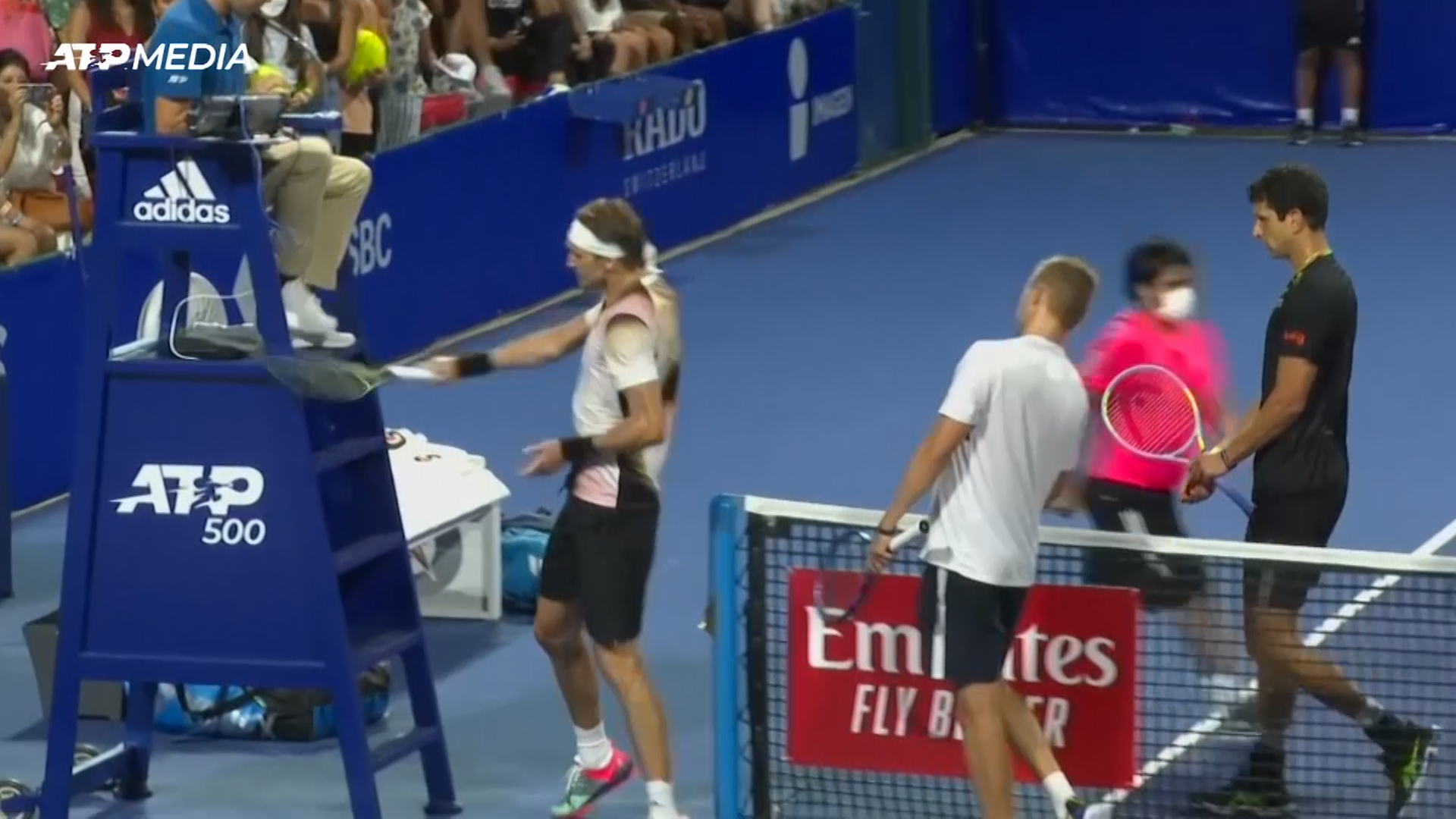 Zverev smashes racket against umpire's chair