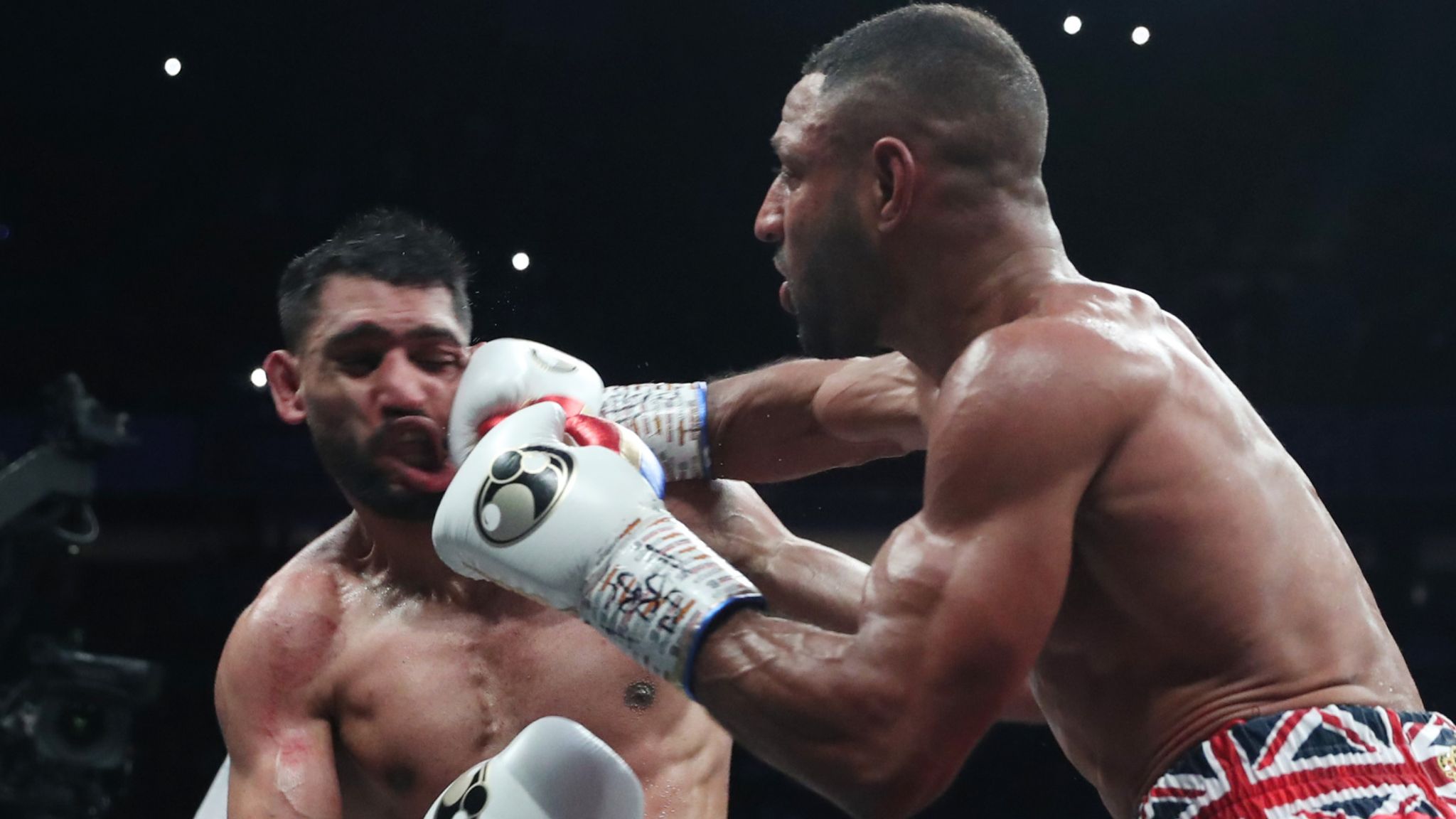 Kell Brook stops Amir Khan in sixth round of exhilarating brawl in grudge match Boxing News Sky Sports
