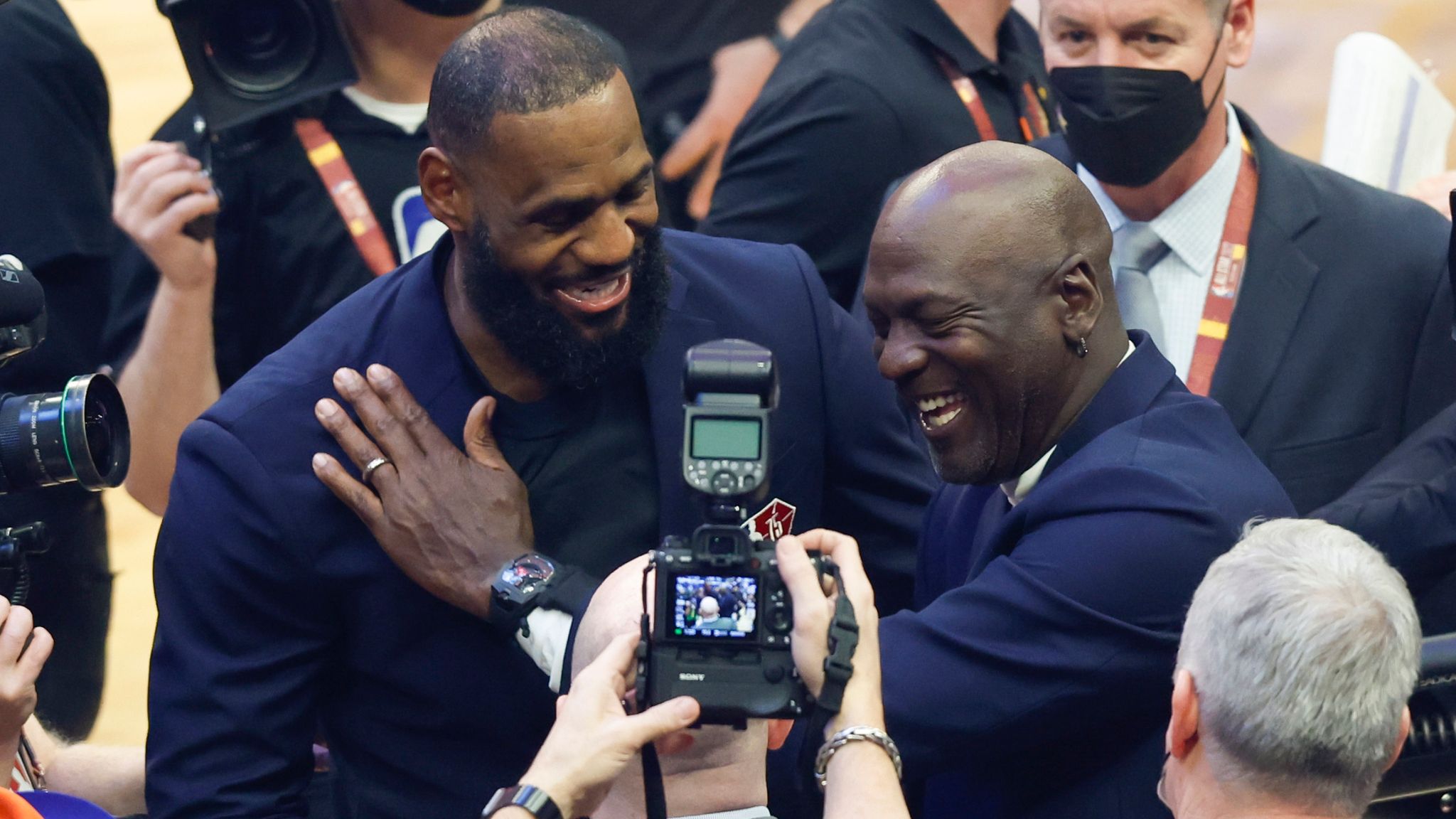 LeBron James With 7 Rings or Michael Jordan?”: Magic Johnson 'Stunned' a  Crowd With Imaginary Draft Pick 1 Year Before Signing 'The King' to the  Lakers - The SportsRush