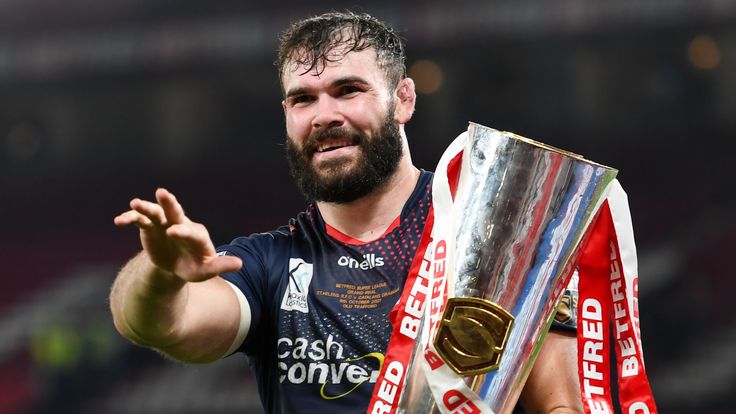 Picture by Will Palmer/SWpix.com - 09/10/2021 - Rugby League - Betfred Super League Grand Final - Catalans Dragons v St Helens - Old Trafford, Manchester, England - St Helens' Alex Walmsley celebrates St Helens becoming Super League Champions