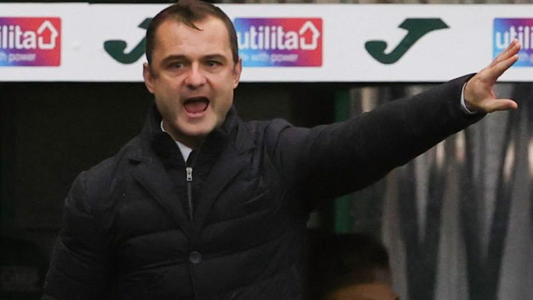 EDINBURGH, SCOTLAND - FEBRUARY 05: Hibs manager Shaun Maloney during a cinch Premiership match between Hibernian and St Mirren at Easter Road, on February 05, 2022, in Edinburgh, Scotland.  (Photo by Alan Harvey / SNS Group)