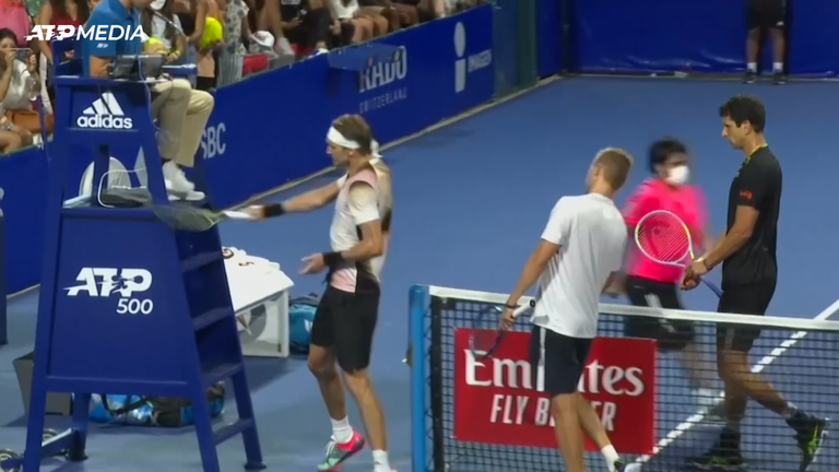 Alexander Zverev smashes racket against umpire&#39;s chair