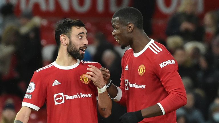 Bruno Fernandes e Paul Pogba in discussione