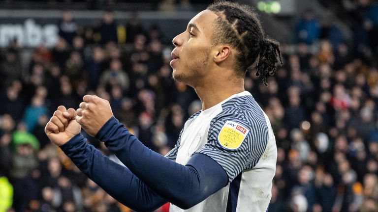 HULL, ENGLAND - FEBRUARY 05: Preston North End&#39;s Cameron Archer celebrates scoring his side&#39;s first goal during the Sky Bet Championship match between Hull City and Preston North End at KCOM Stadium on February 5, 2022 in Hull, England. (Photo by Andrew Kearns - CameraSport via Getty Images)                                                                                                                                              