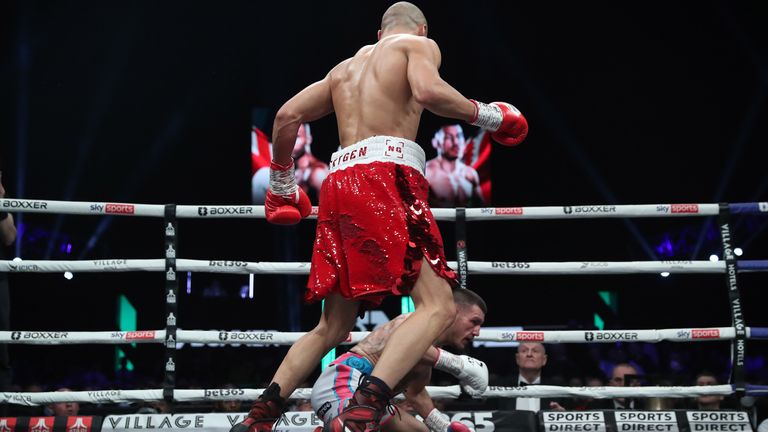 Chris Ubank JR contra Liam Williams 5-2-2022.Motorpoint Arena, .Cardiff.Gales.PIC Lawrence LUSTIG.Competencia de peso medio.Chris EUBANK JR contra Liam Williams.