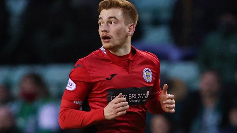 EDINBURGH, SCOTLAND - FEBRUARY 05: St Mirren's Connor Ronan in action during a cinch Premiership match between Hibernian and St Mirren at Easter Road, on February 05, 2022, in Edinburgh, Scotland.  (Photo by Alan Harvey / SNS Group)