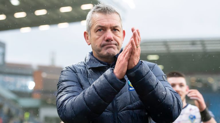 Picture by Allan McKenzie/SWpix.com - 12/02/2022 - Rugby League - Betfred Super League Round 1 - Leeds Rhinos v Warrington Wolves - Headingley Stadium, Leeds, England - Warrington's head coach Daryl Powell thanks the fans after victory over Leeds.